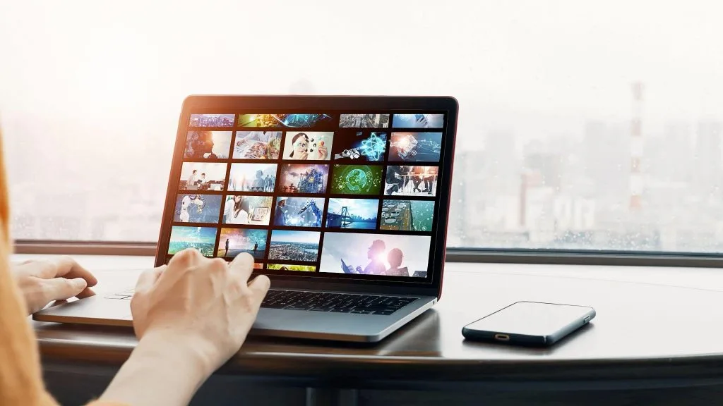 blog-post-header-of-a-man-working-in-laptop